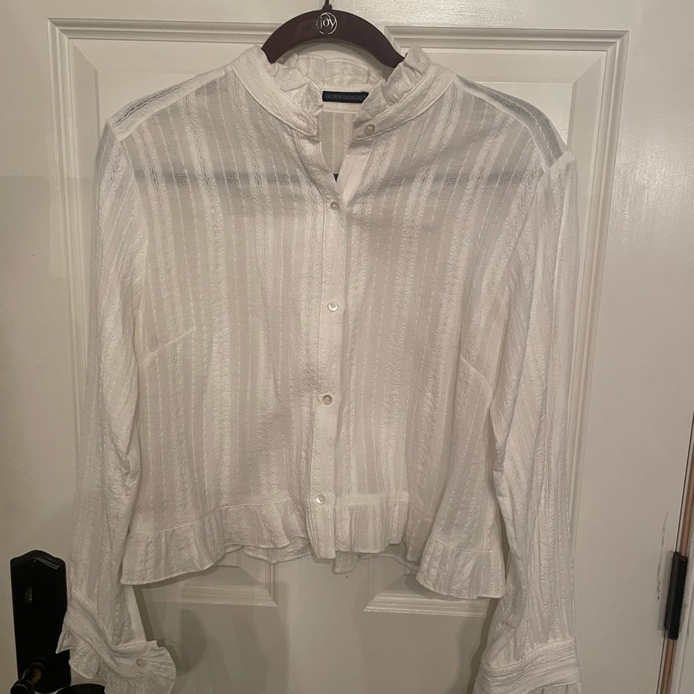Gilber Gilmore White top. Worn one time